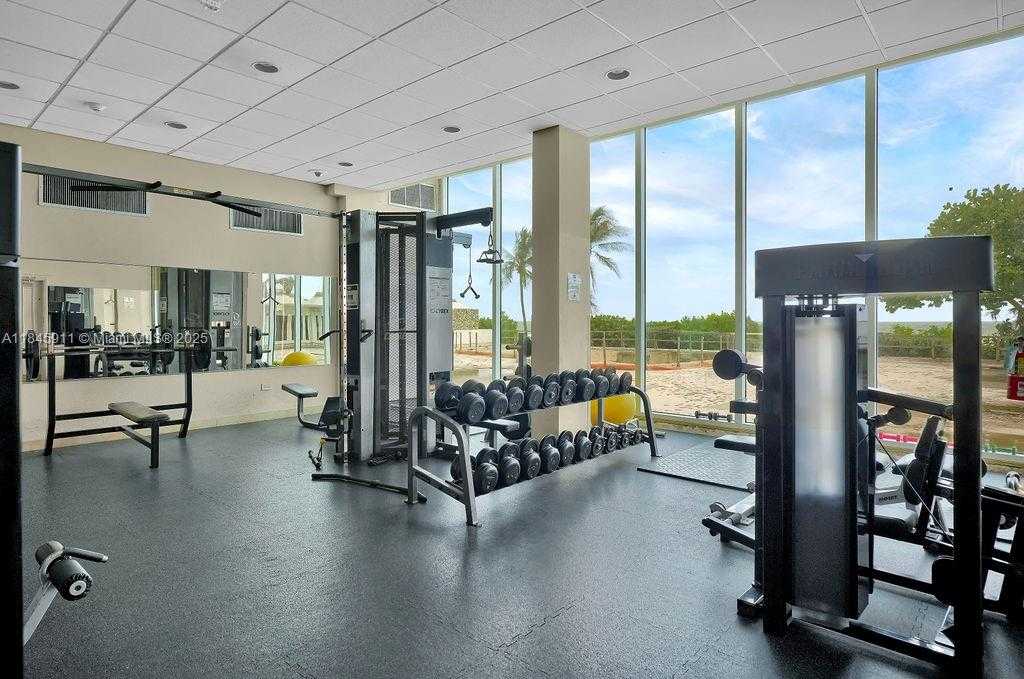Small Image of 5555 COLLINS AVE #4W, Miami Beach Number 19