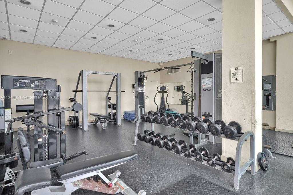 Small Image of 5555 COLLINS AVE #4W, Miami Beach Number 20