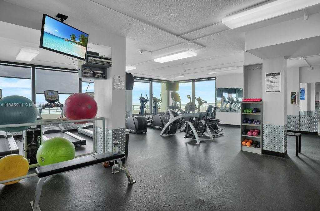 Small Image of 5555 COLLINS AVE #4W, Miami Beach Number 21
