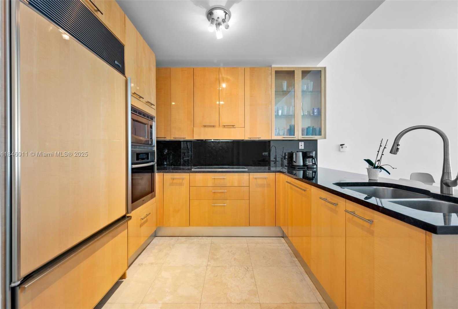 Small Image of 6799 SOUTH COLLINS AVE #109, Miami Beach Number 3