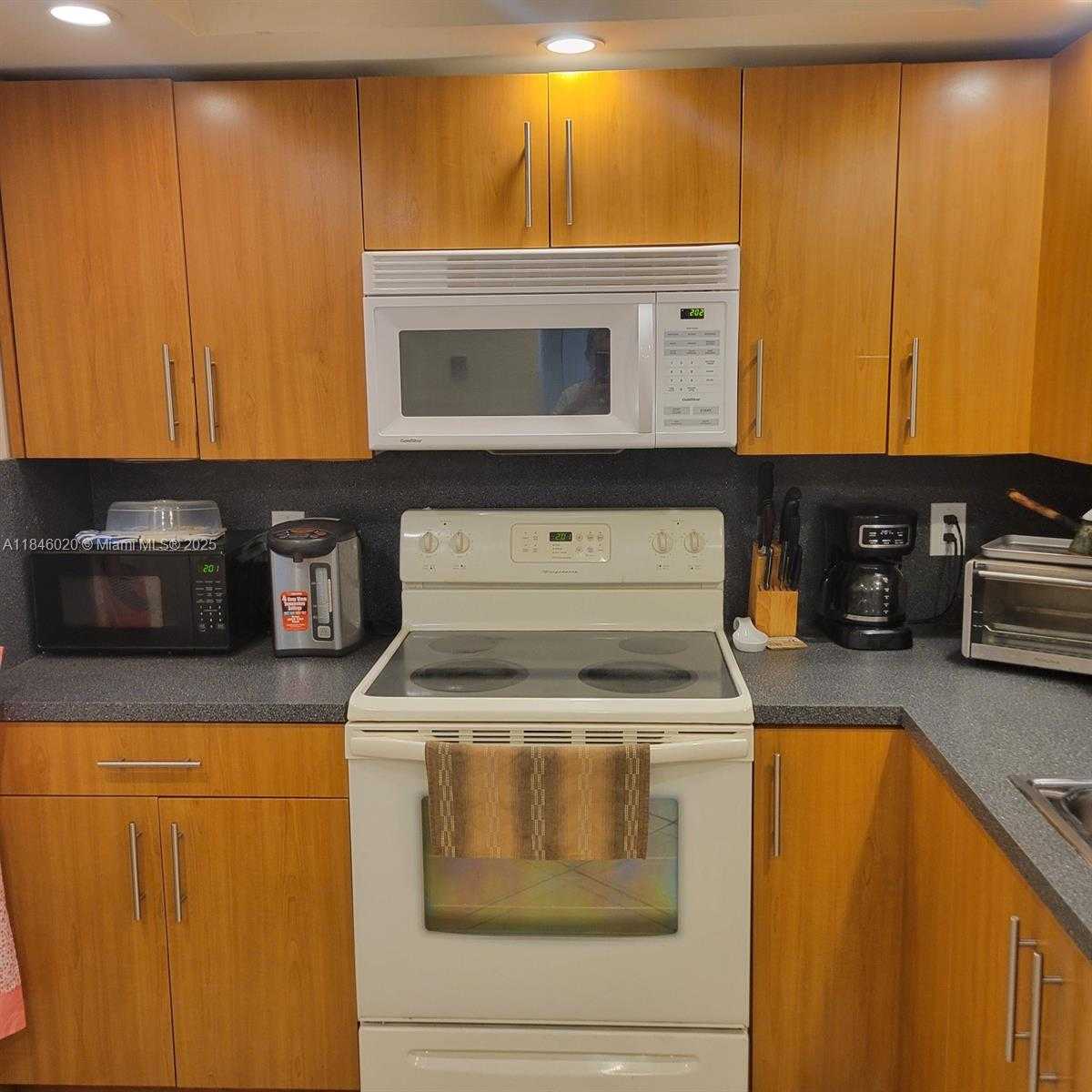 Small Image of 1985 SOUTH OCEAN DR #12B, Hallandale Beach Number 10