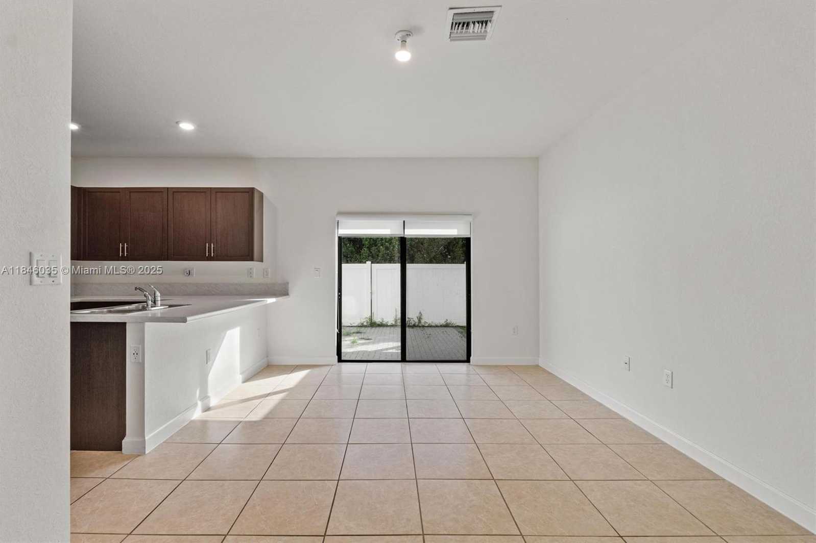 Small Image of 10861 WEST 32ND LN #10861, Hialeah Number 11