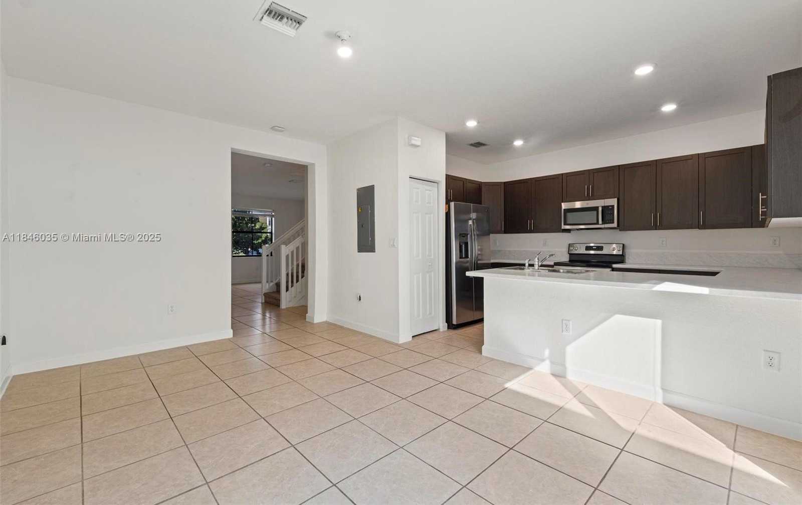 Small Image of 10861 WEST 32ND LN #10861, Hialeah Number 12