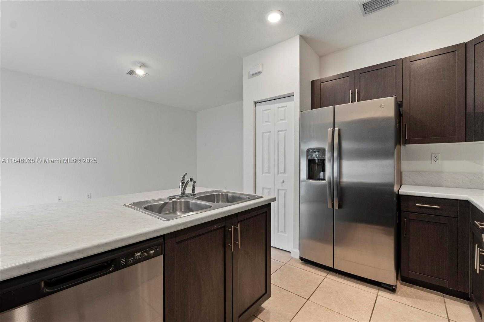 Small Image of 10861 WEST 32ND LN #10861, Hialeah Number 13