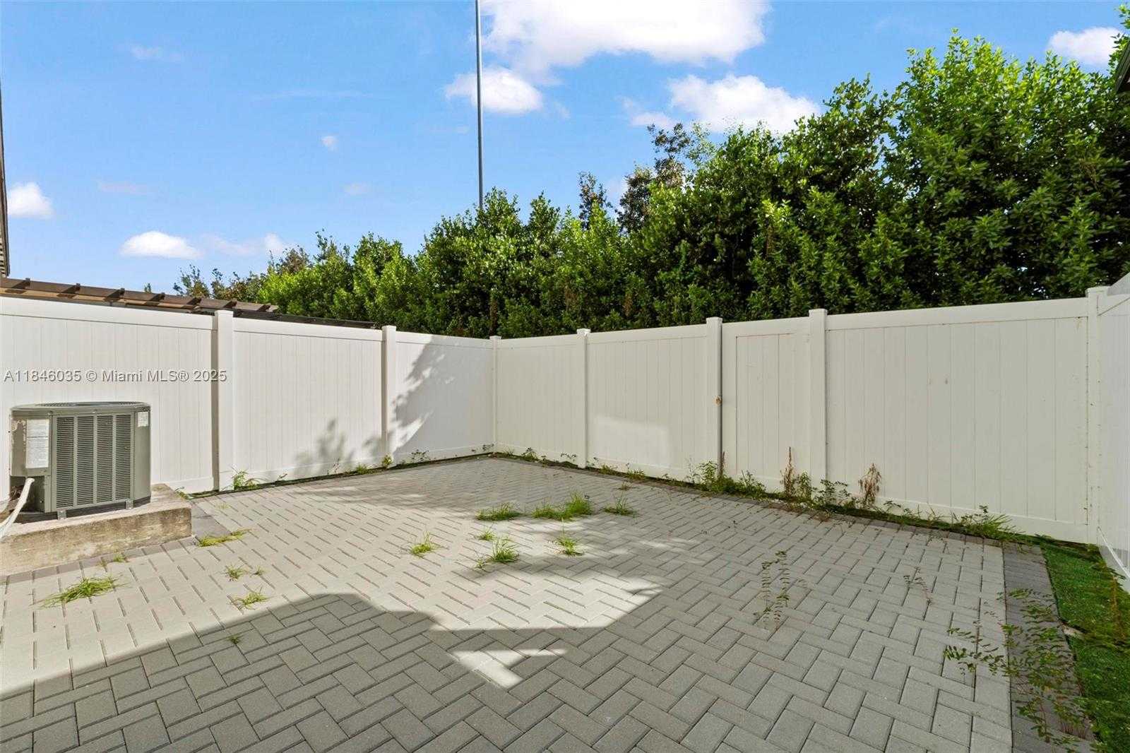 Small Image of 10861 WEST 32ND LN #10861, Hialeah Number 16