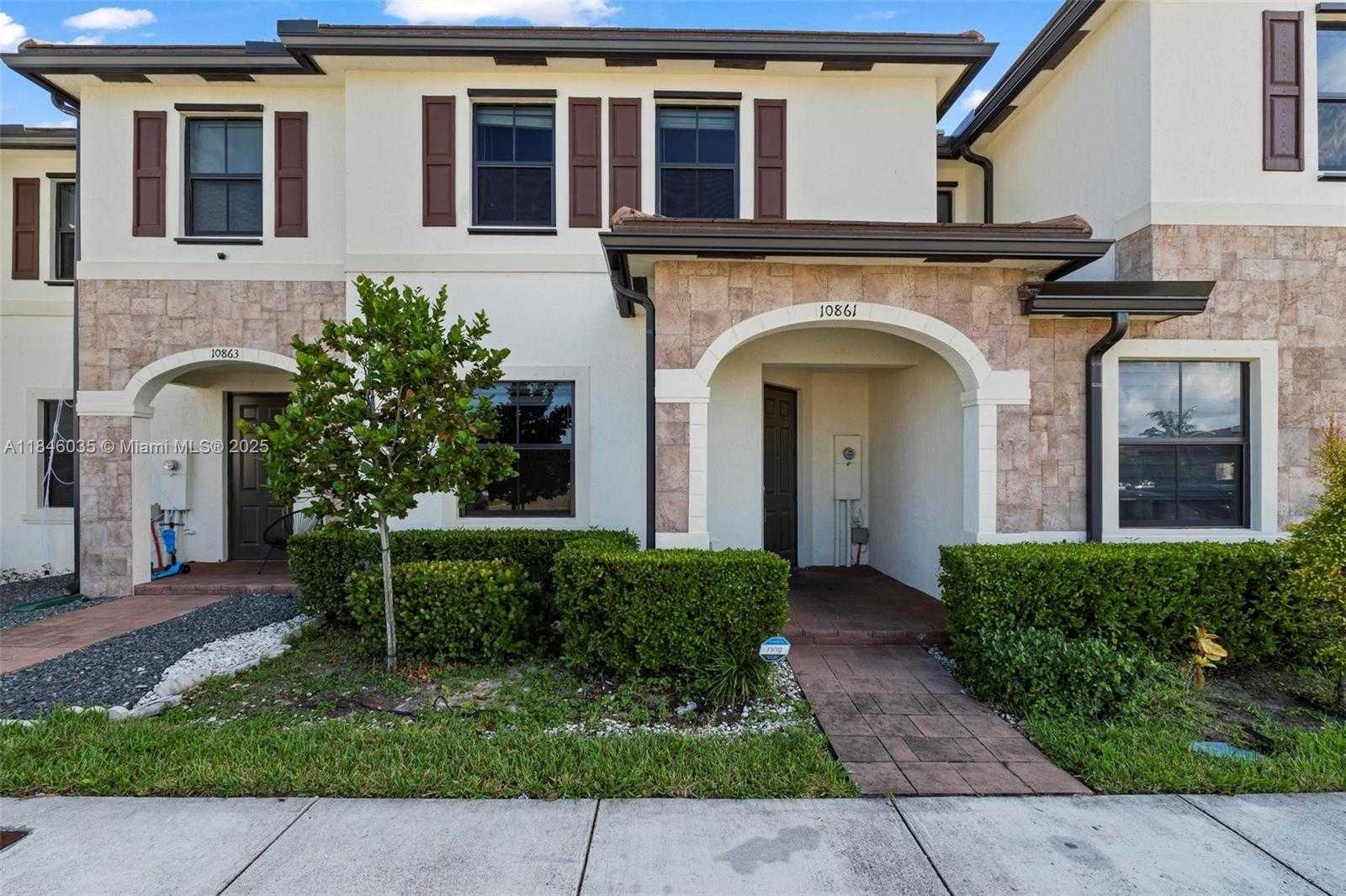 Small Image of 10861 WEST 32ND LN #10861, Hialeah Number 2