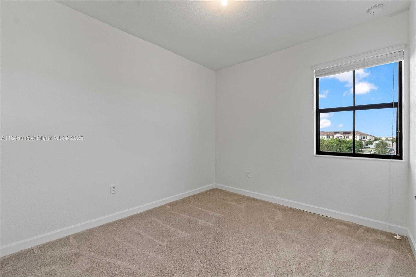 Small Image of 10861 WEST 32ND LN #10861, Hialeah Number 25