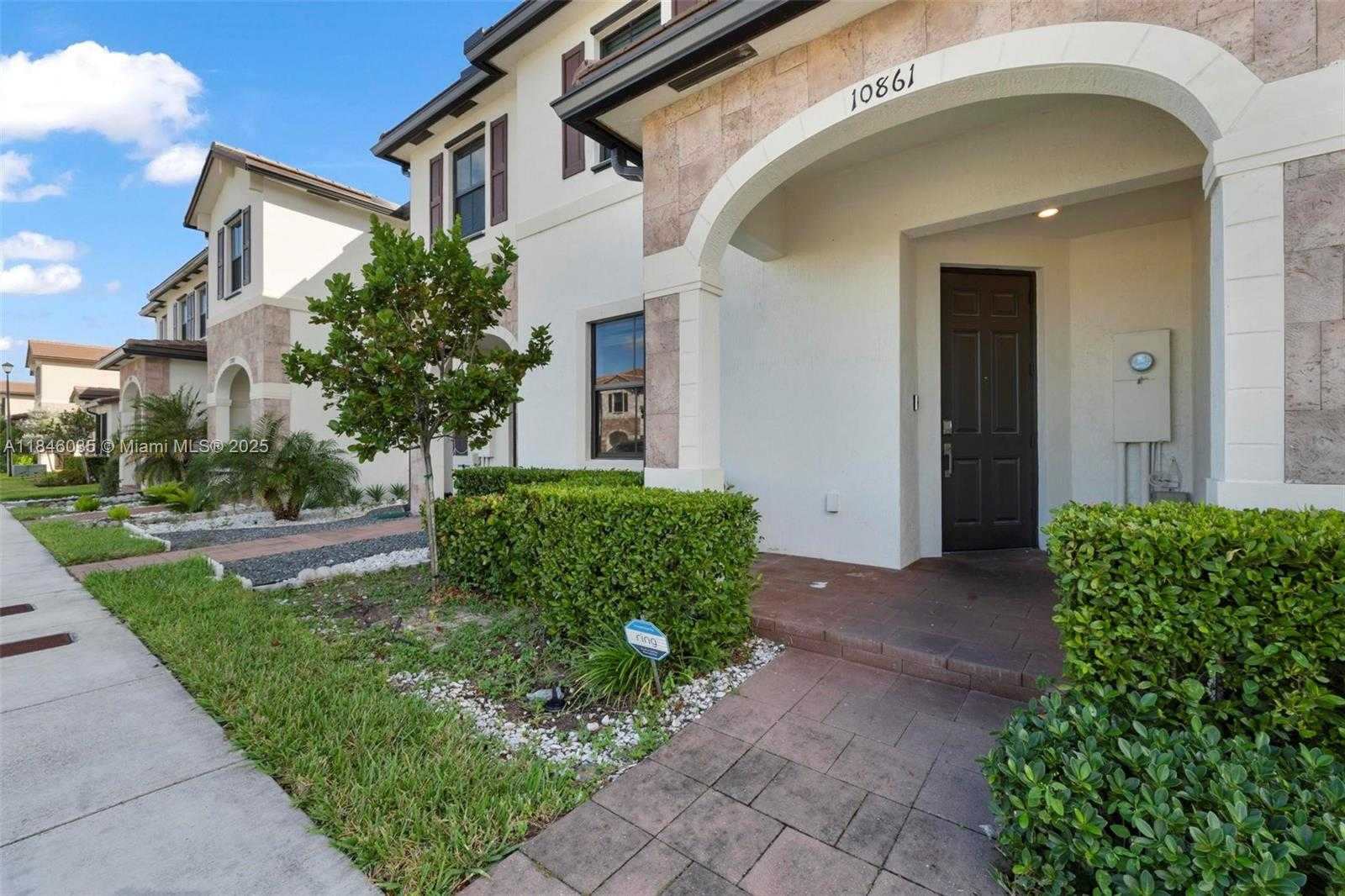 Small Image of 10861 WEST 32ND LN #10861, Hialeah Number 3