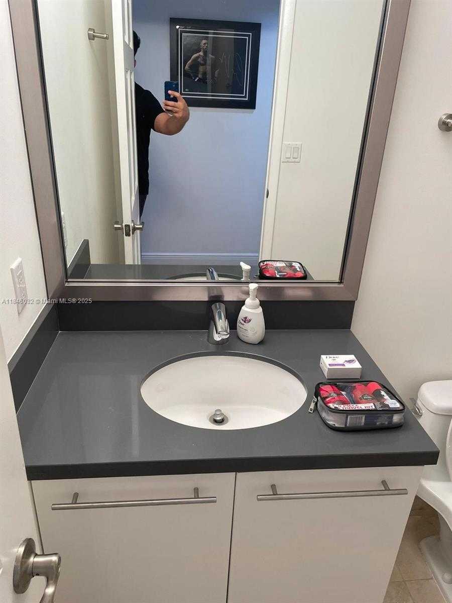 Small Image of 90 SOUTH WEST 3RD ST #3504, Miami Number 11