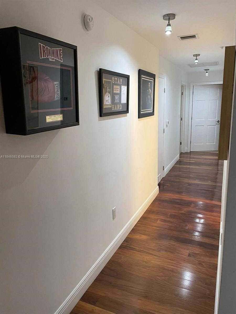 Small Image of 90 SOUTH WEST 3RD ST #3504, Miami Number 14