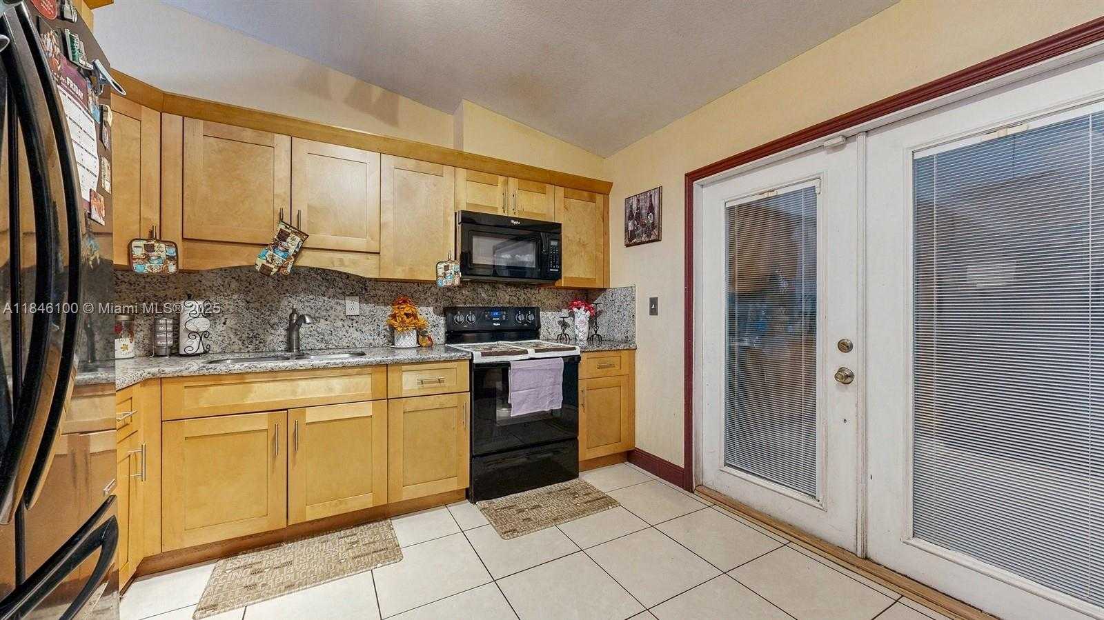 Small Image of 7692 NORTH WEST 178TH TER, Hialeah Number 10