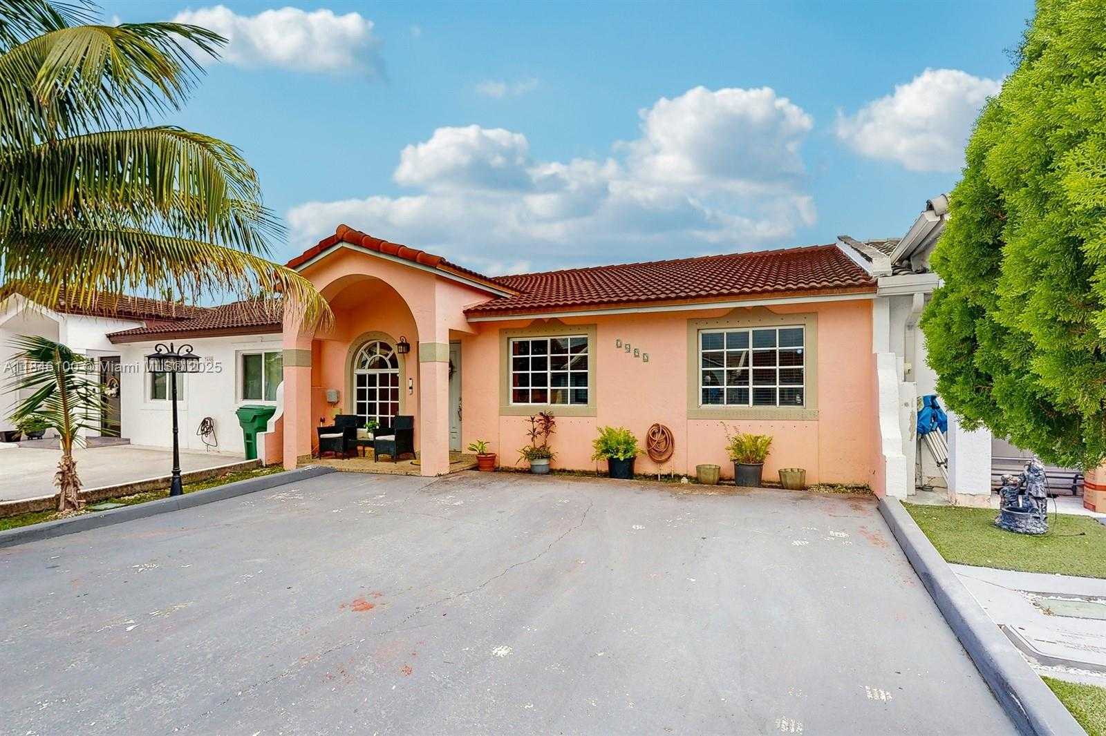 Small Image of 7692 NORTH WEST 178TH TER, Hialeah Number 3