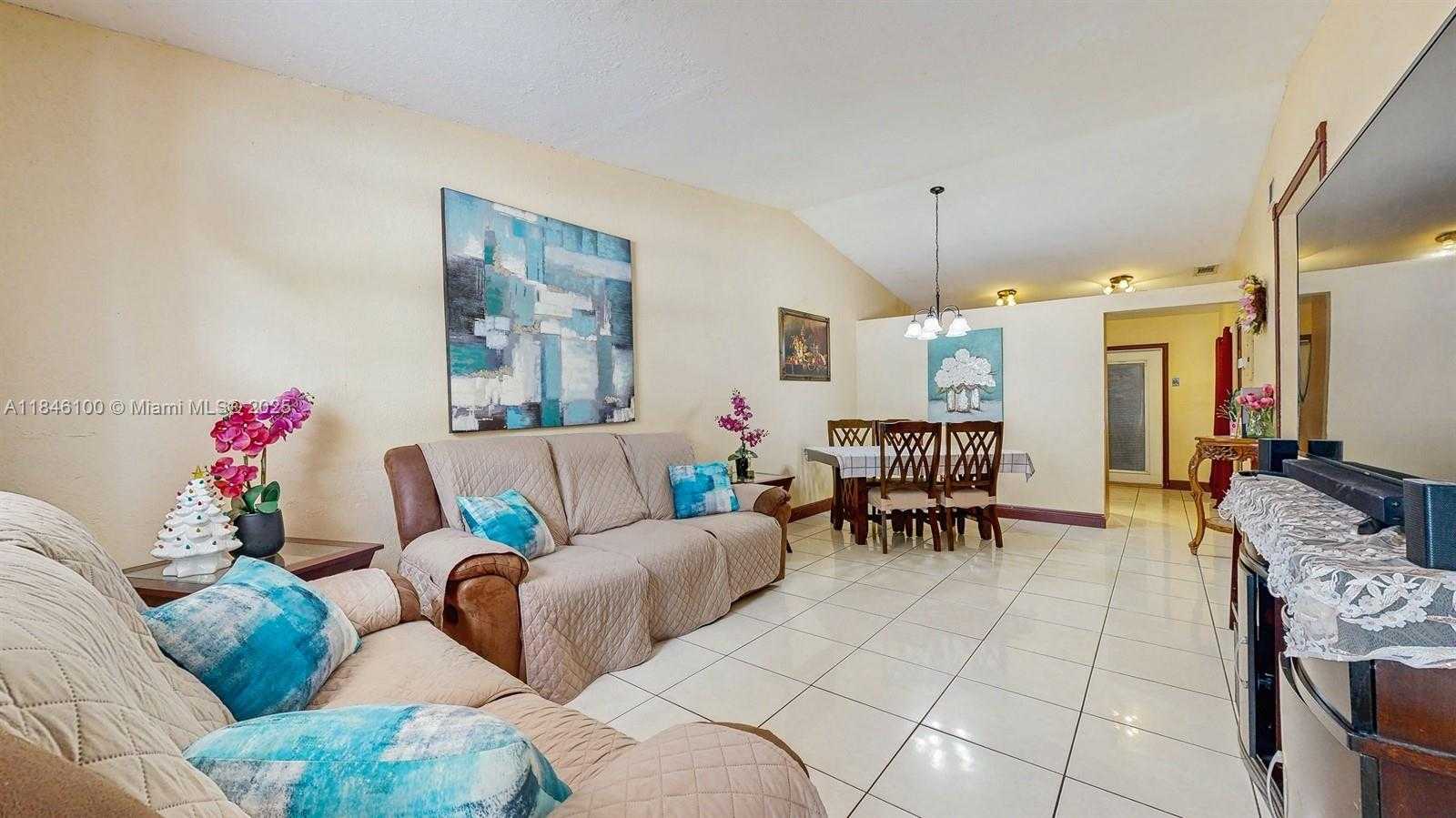 Small Image of 7692 NORTH WEST 178TH TER, Hialeah Number 4
