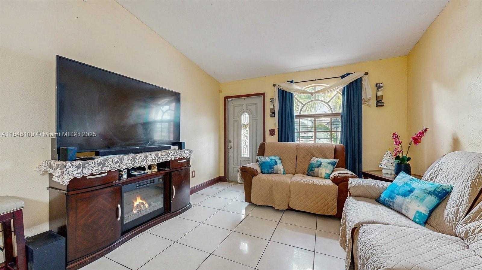 Small Image of 7692 NORTH WEST 178TH TER, Hialeah Number 5