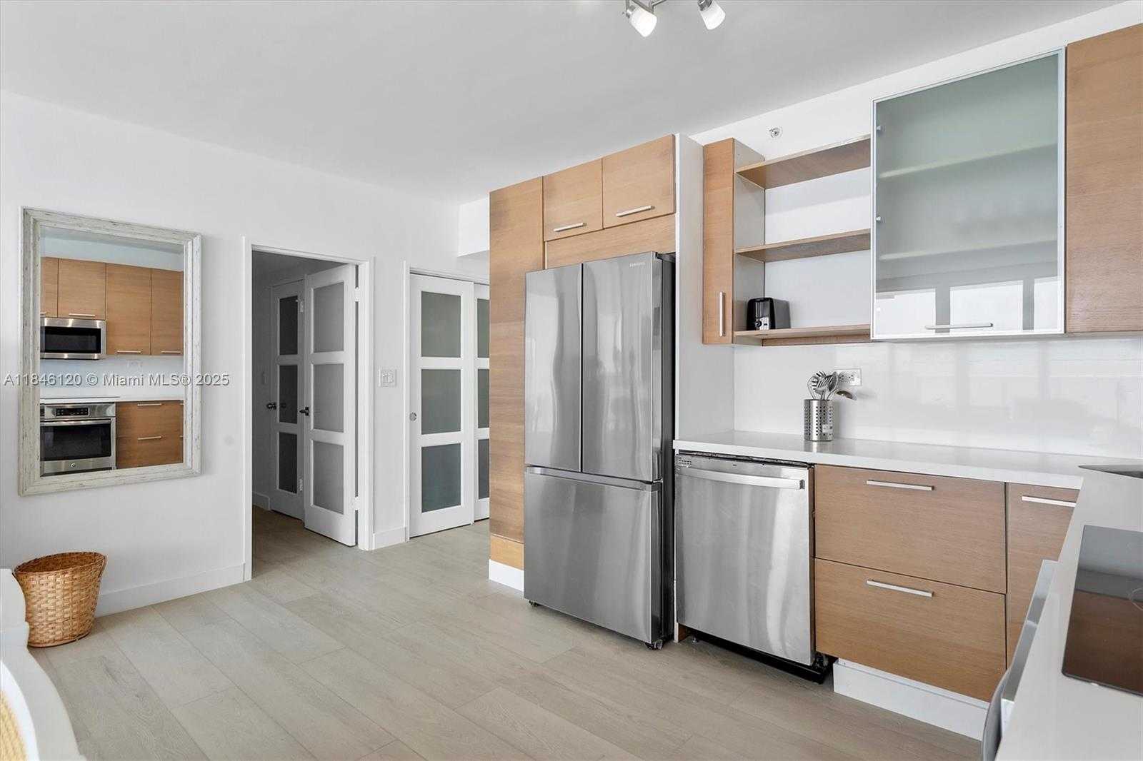 Small Image of 5601 COLLINS AVE #1003, Miami Beach Number 11