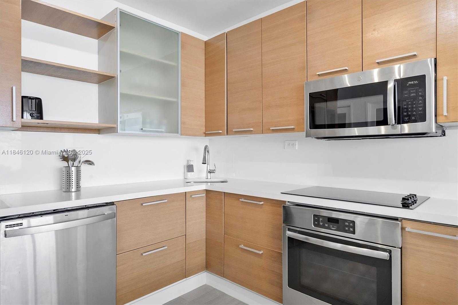 Small Image of 5601 COLLINS AVE #1003, Miami Beach Number 15