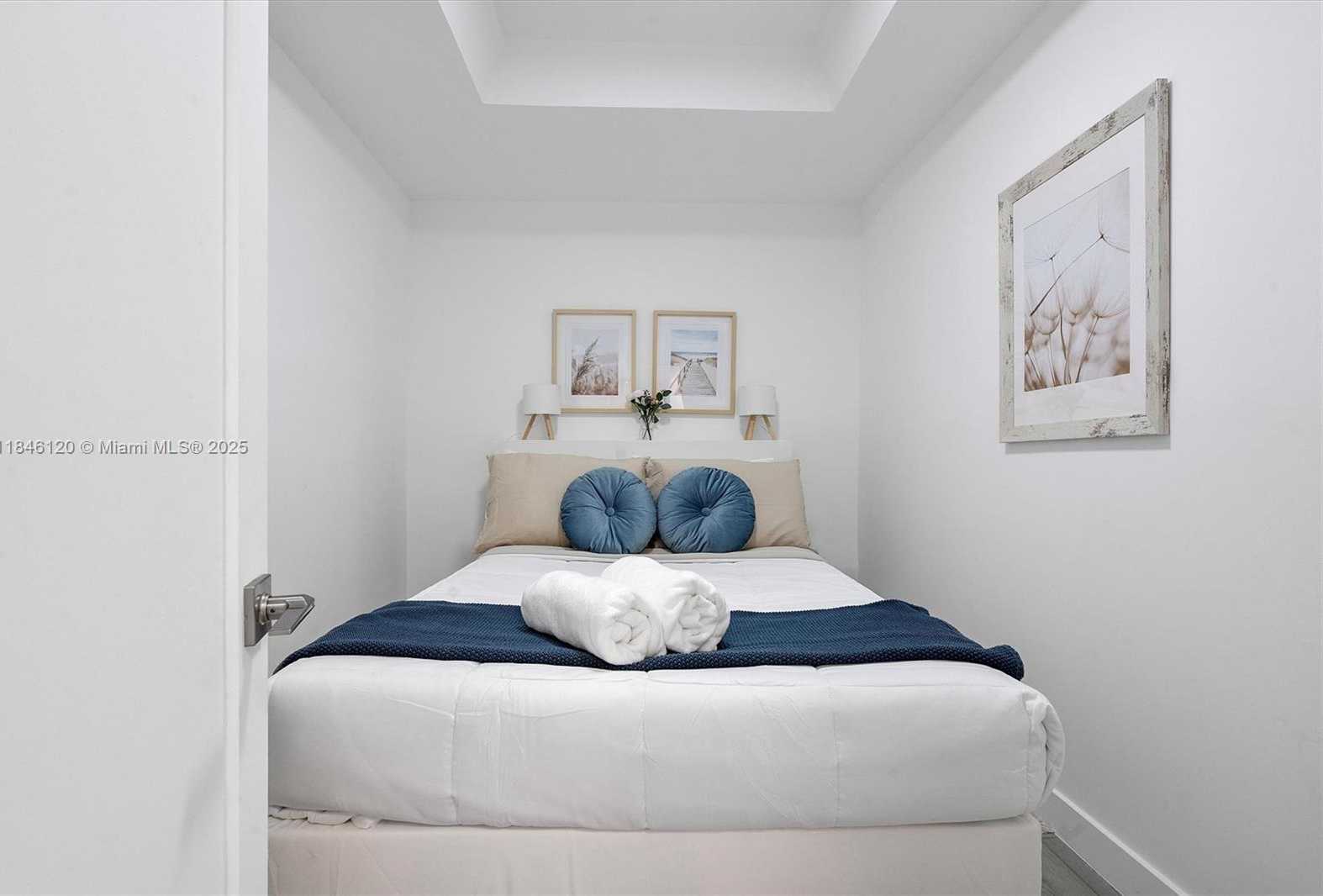 Small Image of 5601 COLLINS AVE #1003, Miami Beach Number 16