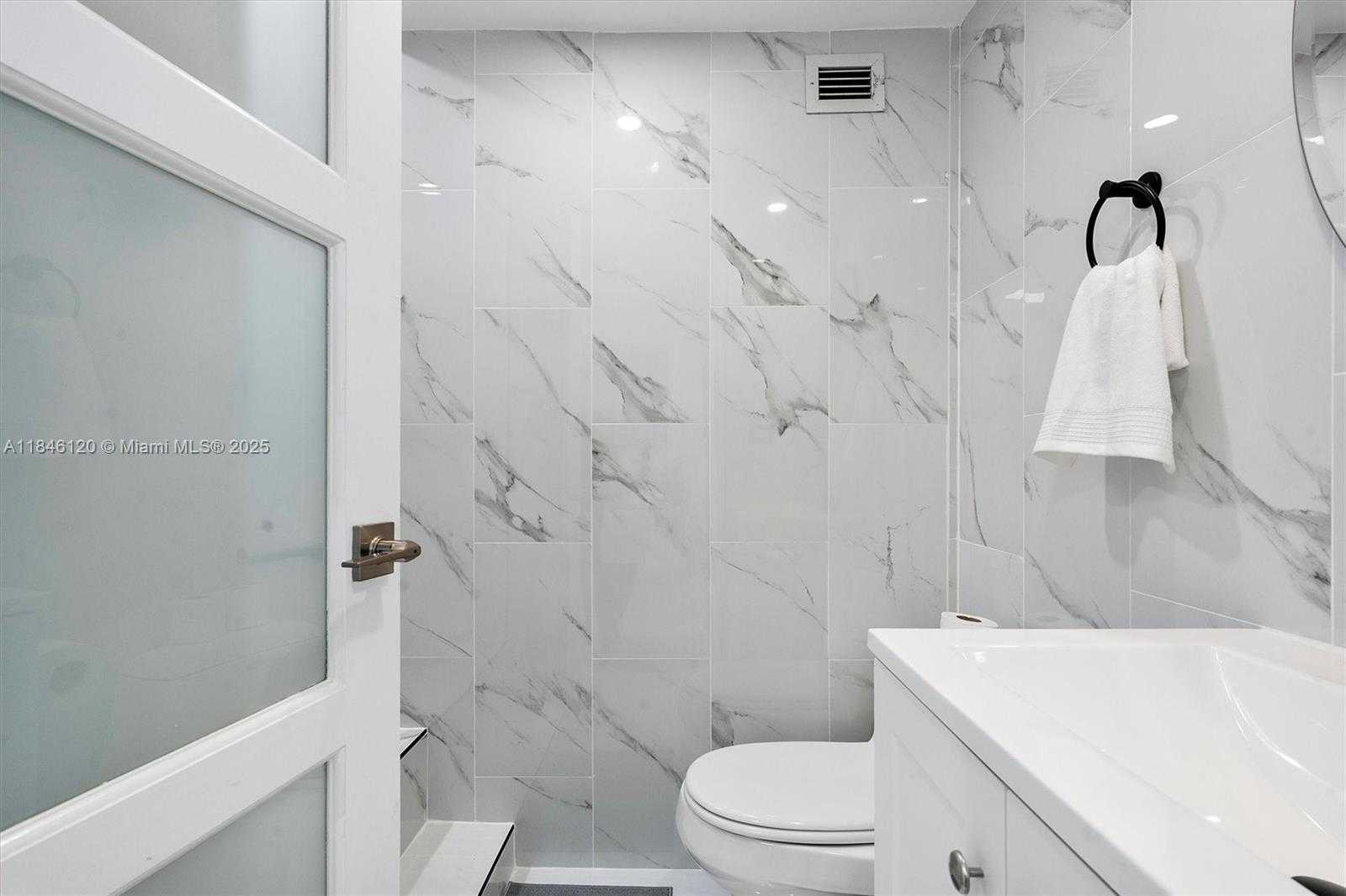 Small Image of 5601 COLLINS AVE #1003, Miami Beach Number 20