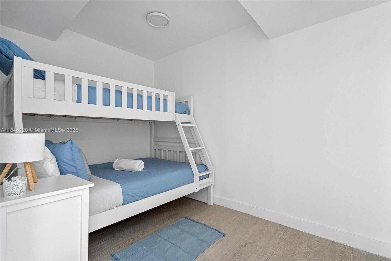 Small Image of 5601 COLLINS AVE #1003, Miami Beach Number 21