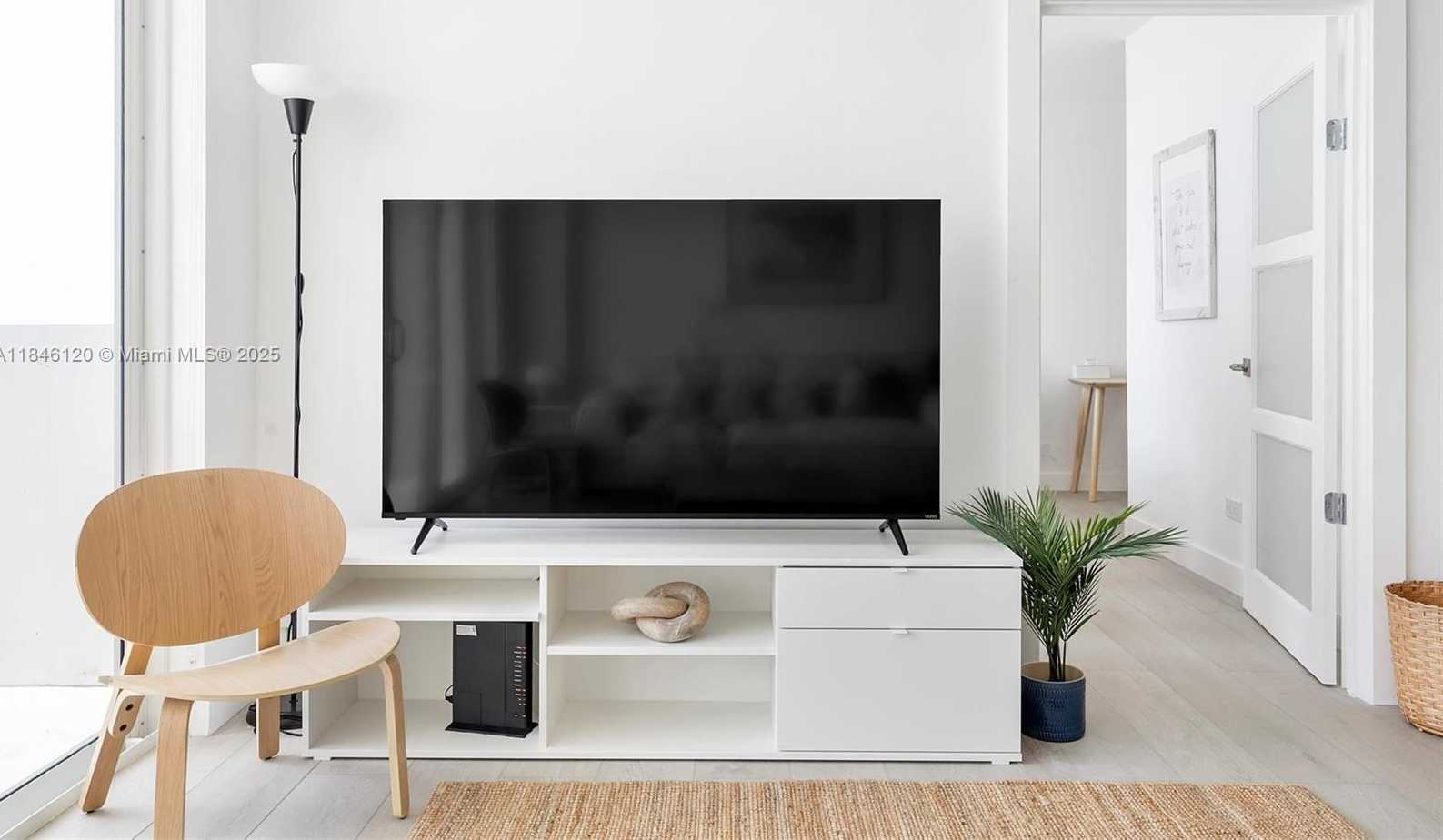 Small Image of 5601 COLLINS AVE #1003, Miami Beach Number 6