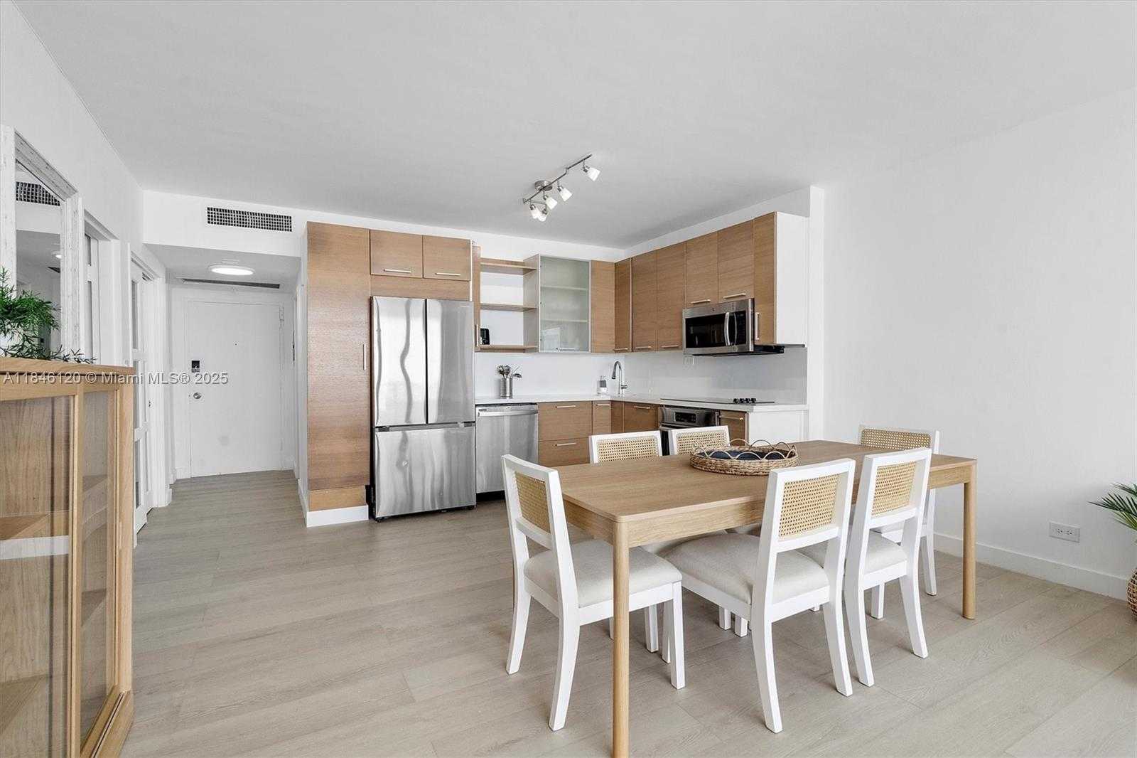 Small Image of 5601 COLLINS AVE #1003, Miami Beach Number 9