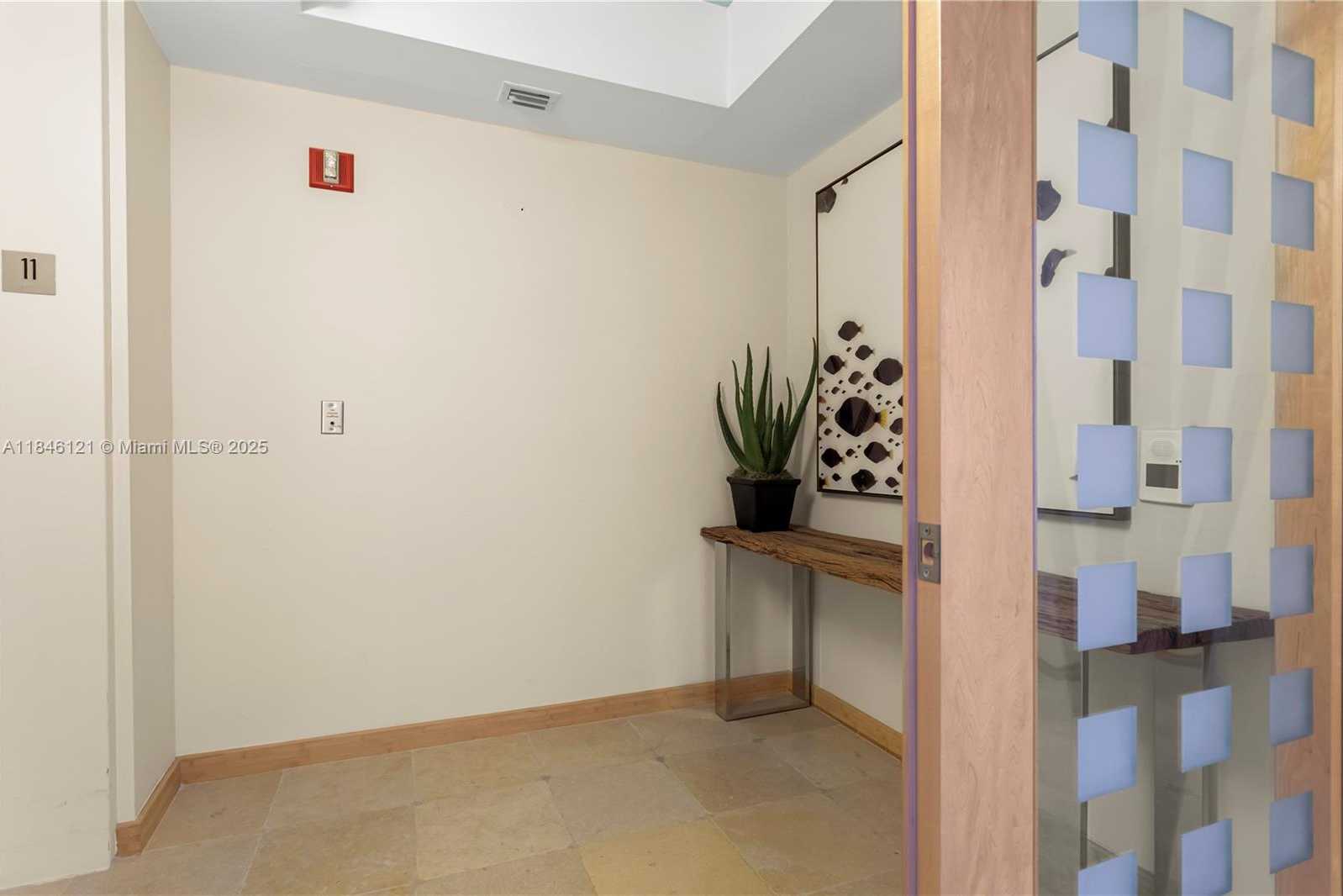 Small Image of 21050 POINT PL #1103, Aventura Number 2
