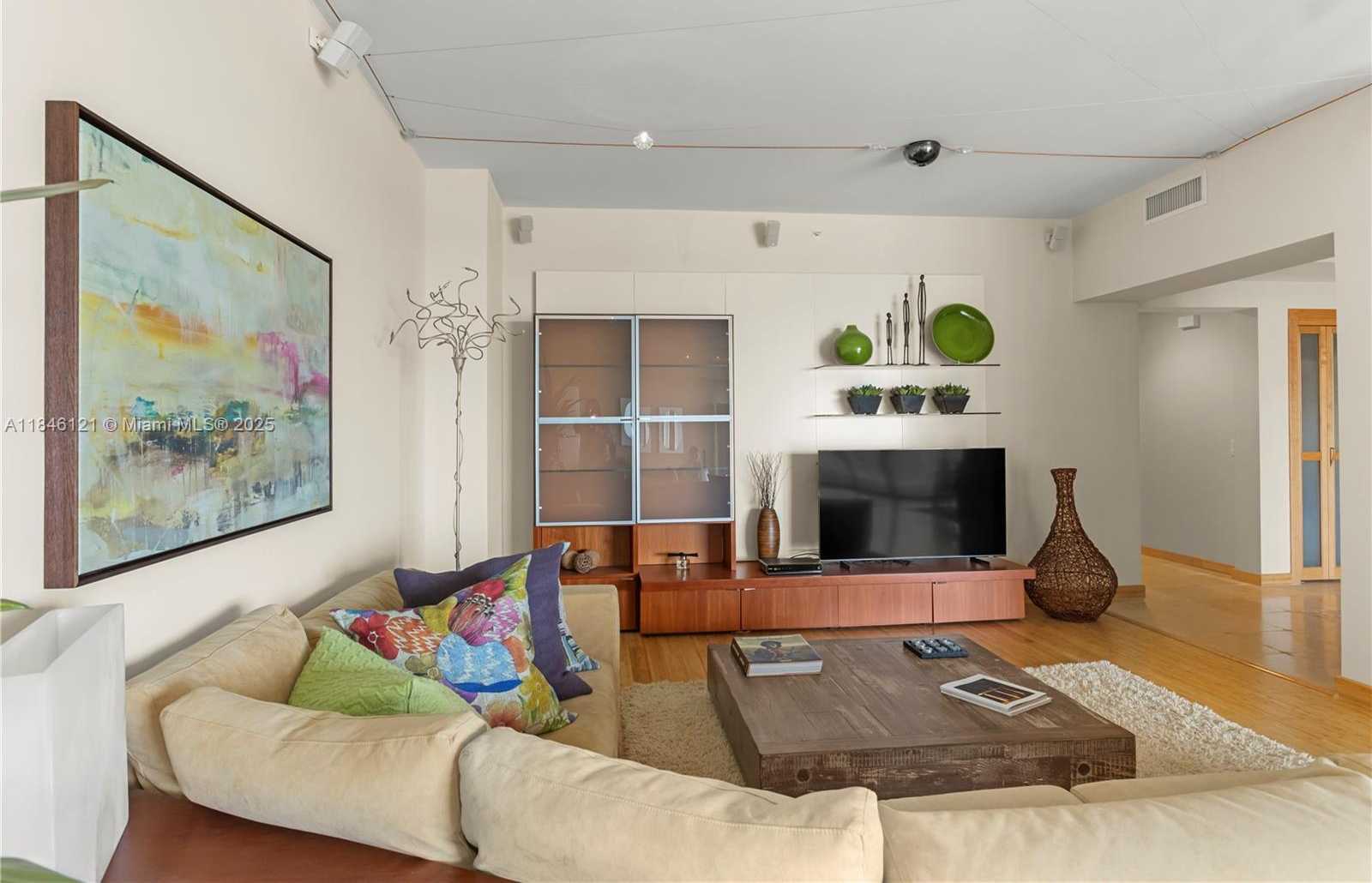 Small Image of 21050 POINT PL #1103, Aventura Number 5