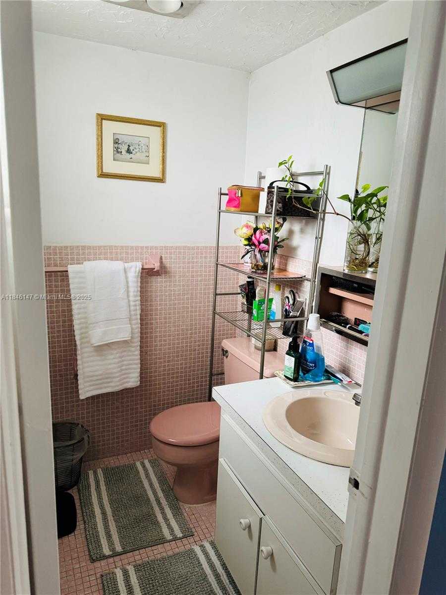 Small Image of 1855 PLUNKETT ST #310, Hollywood Number 11