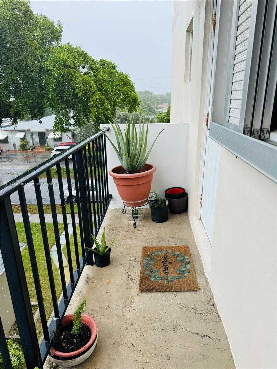 Small Image of 1855 PLUNKETT ST #310, Hollywood Number 13