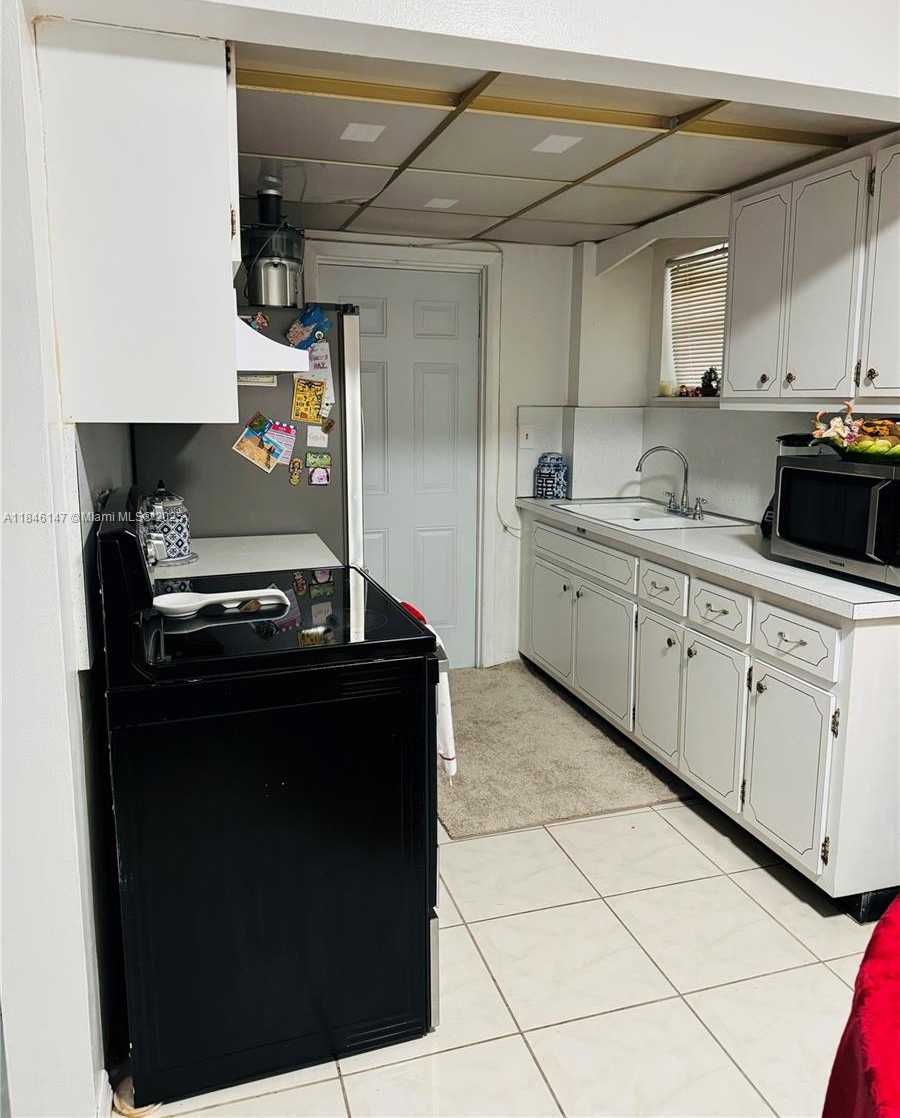 Small Image of 1855 PLUNKETT ST #310, Hollywood Number 15