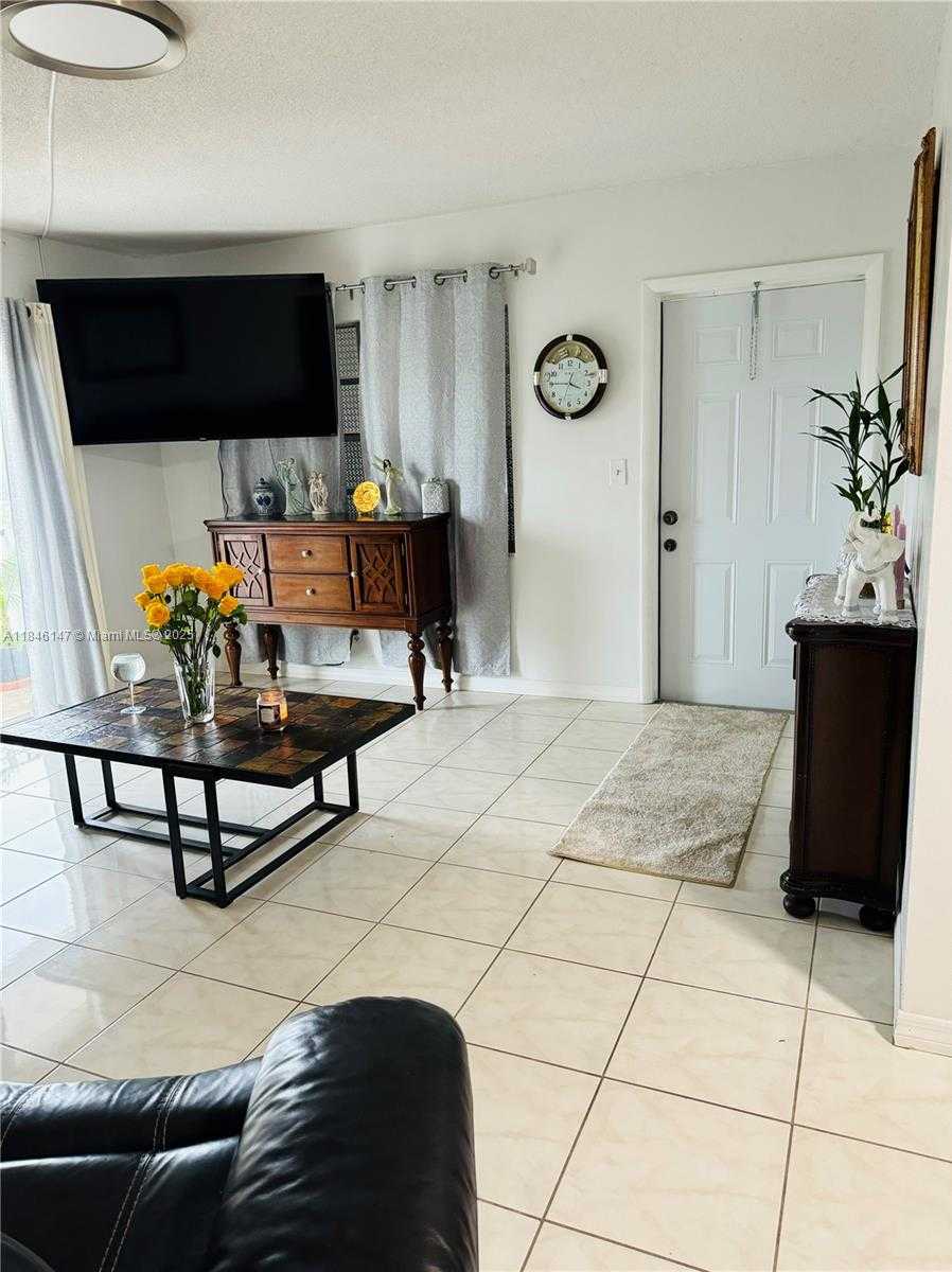 Small Image of 1855 PLUNKETT ST #310, Hollywood Number 7