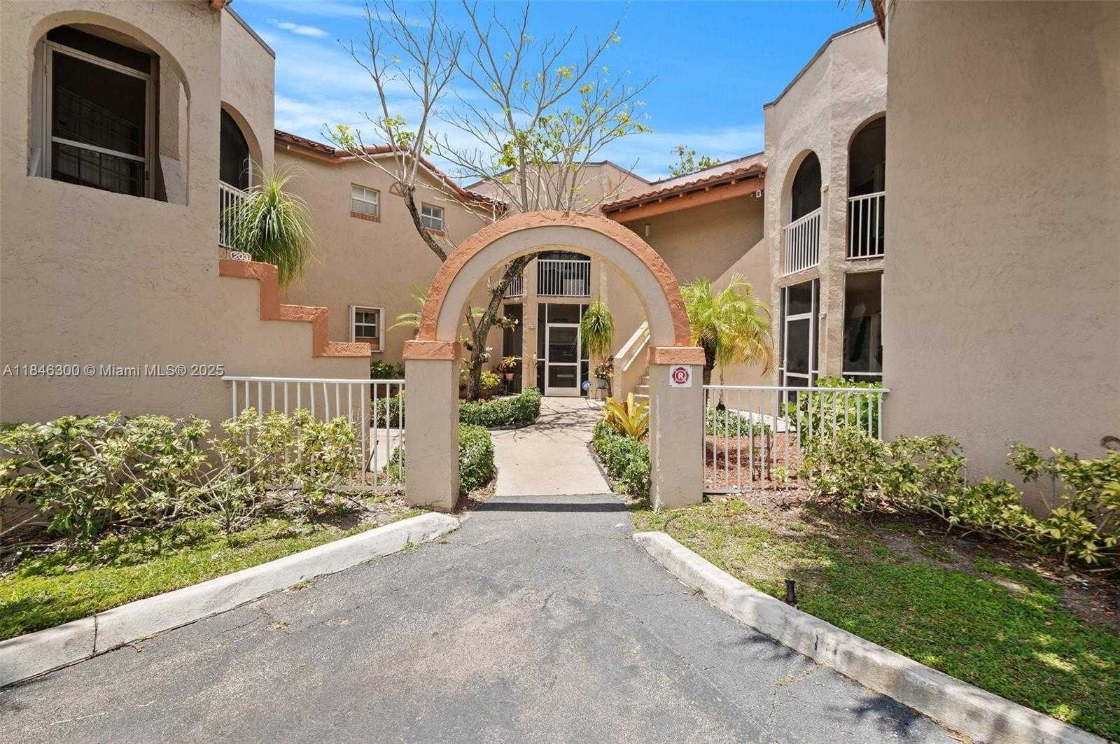 Small Image of 365 SOUTH WEST 86TH AVE #103, Pembroke Pines Number 2