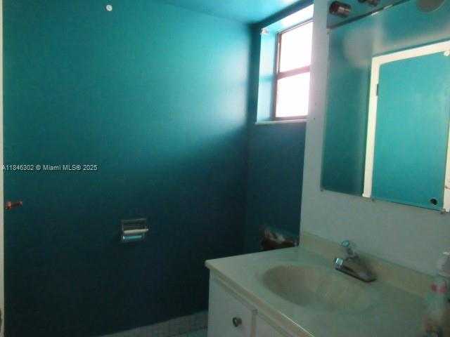 Small Image of 900 COLONY POINT CIR #106, Pembroke Pines Number 12