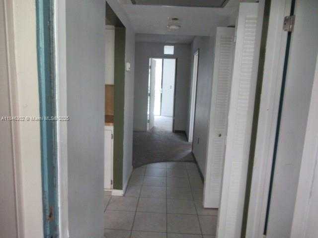 Small Image of 900 COLONY POINT CIR #106, Pembroke Pines Number 19
