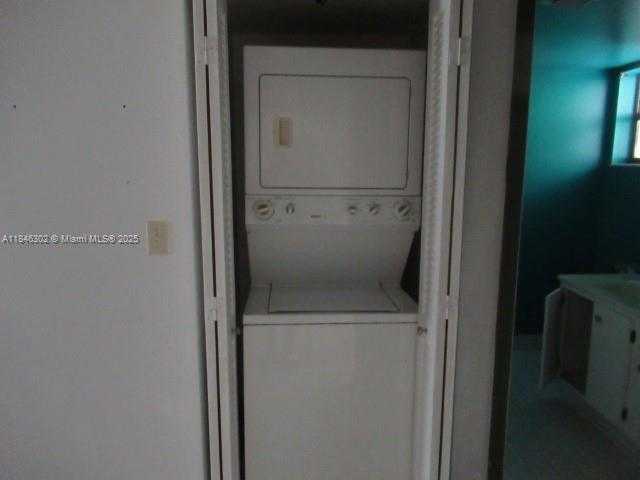 Small Image of 900 COLONY POINT CIR #106, Pembroke Pines Number 20