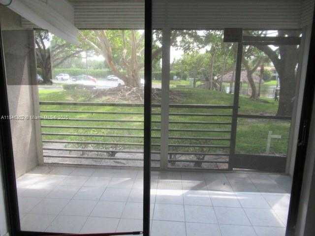 Small Image of 900 COLONY POINT CIR #106, Pembroke Pines Number 21