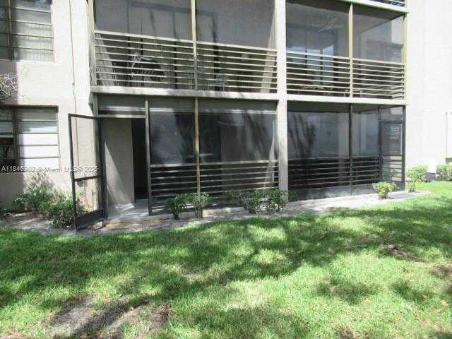 Small Image of 900 COLONY POINT CIR #106, Pembroke Pines Number 22