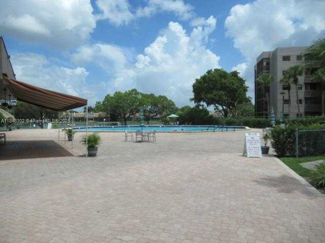 Small Image of 900 COLONY POINT CIR #106, Pembroke Pines Number 25