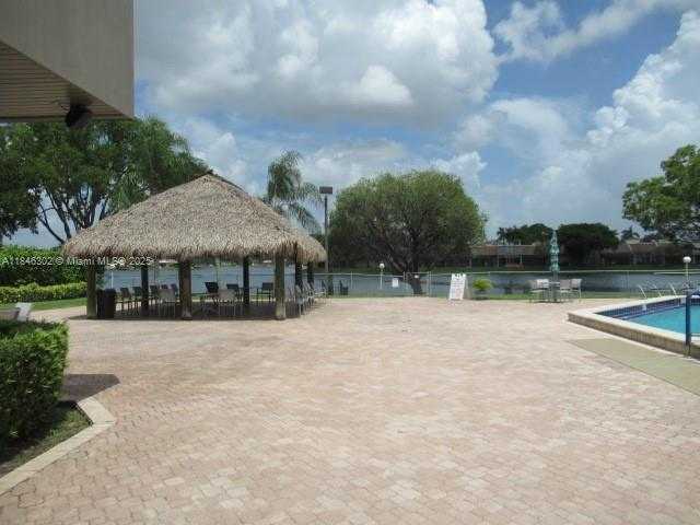 Small Image of 900 COLONY POINT CIR #106, Pembroke Pines Number 27