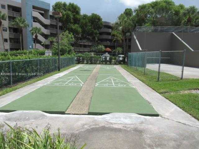 Small Image of 900 COLONY POINT CIR #106, Pembroke Pines Number 29