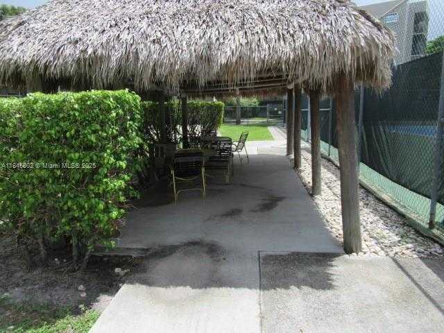 Small Image of 900 COLONY POINT CIR #106, Pembroke Pines Number 31