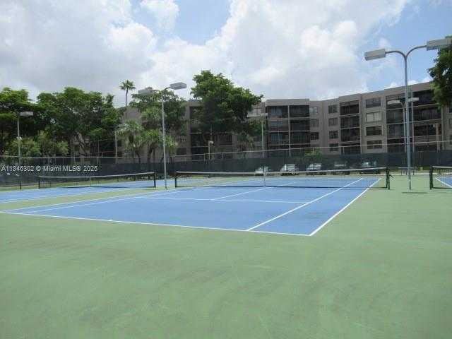 Small Image of 900 COLONY POINT CIR #106, Pembroke Pines Number 32