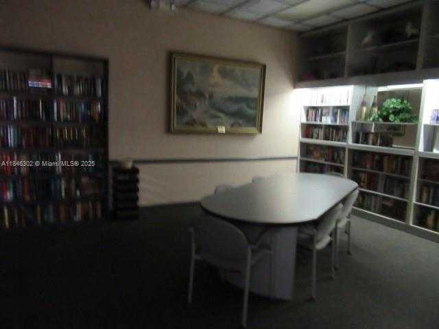 Small Image of 900 COLONY POINT CIR #106, Pembroke Pines Number 34