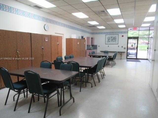 Small Image of 900 COLONY POINT CIR #106, Pembroke Pines Number 36