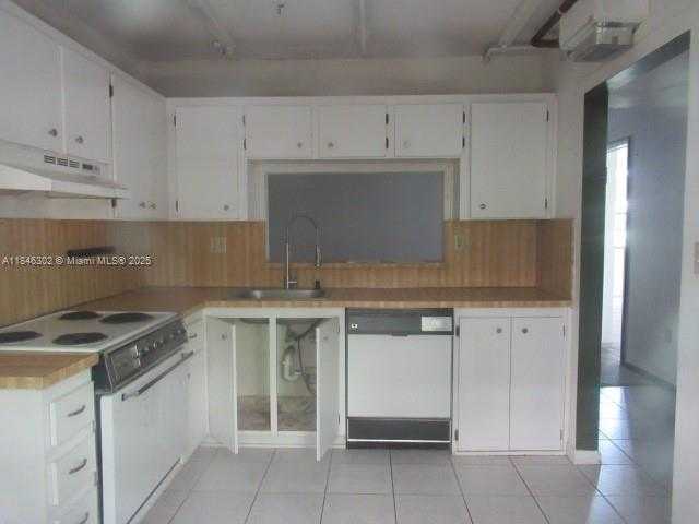 Small Image of 900 COLONY POINT CIR #106, Pembroke Pines Number 7