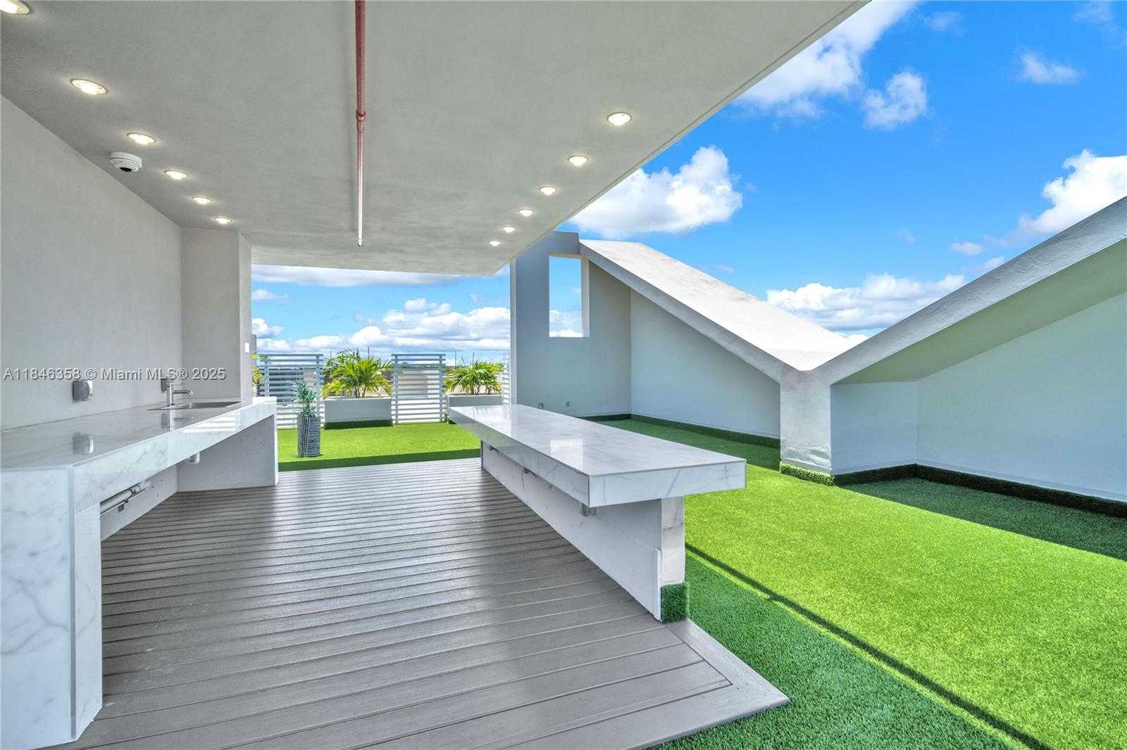 Small Image of 1850 MONROE #210, Hollywood Number 6