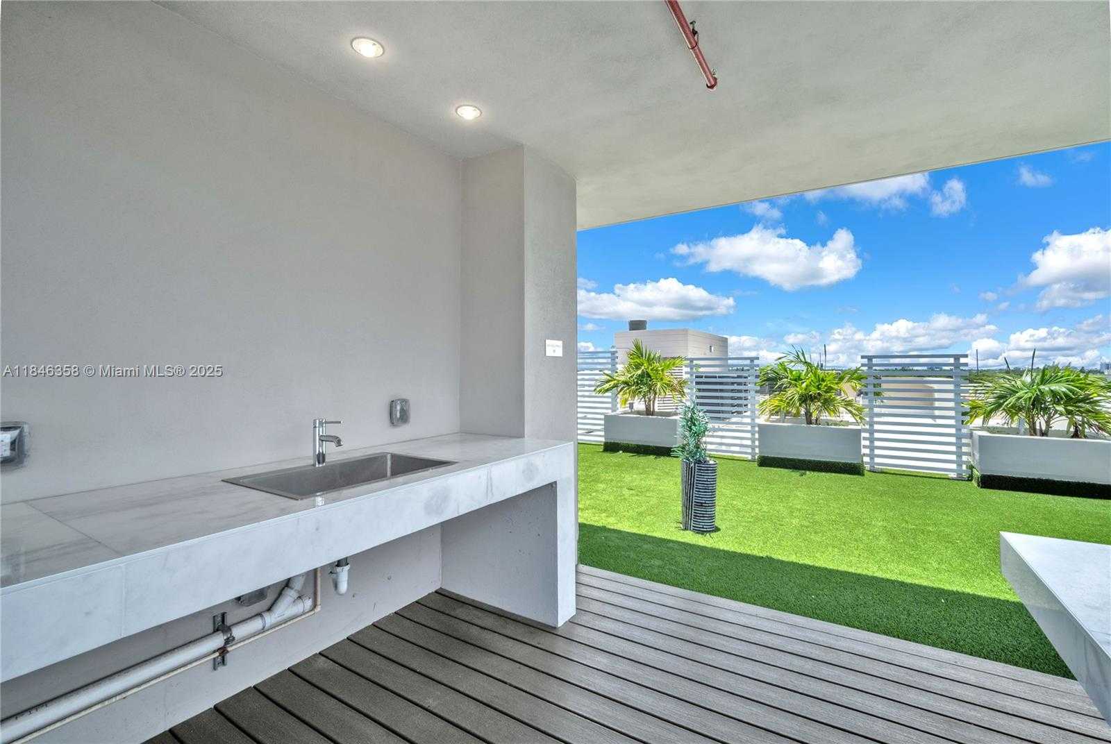 Small Image of 1850 MONROE #210, Hollywood Number 8