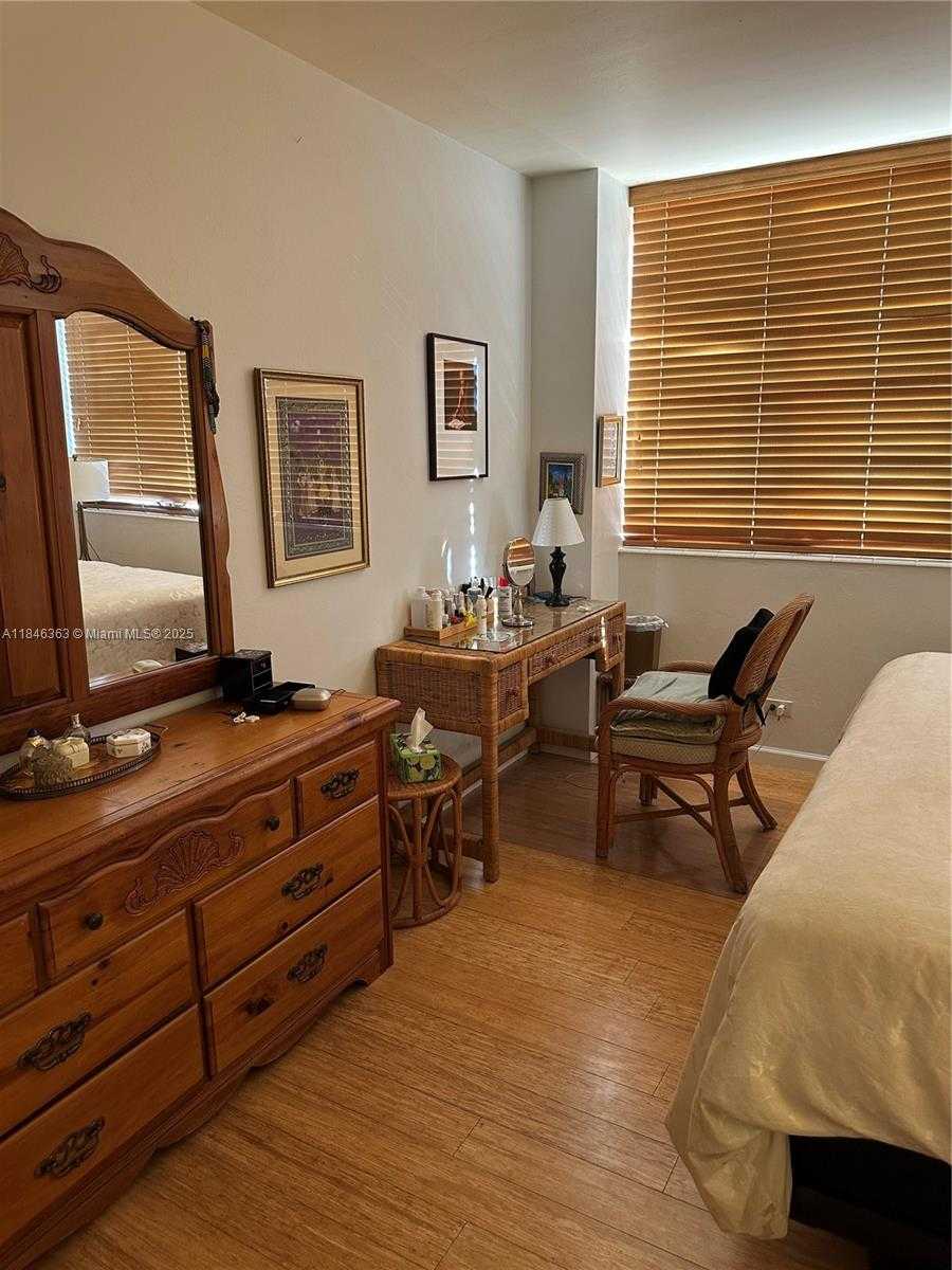 Small Image of 1408 BRICKELL BAY DR #706, Miami Number 17