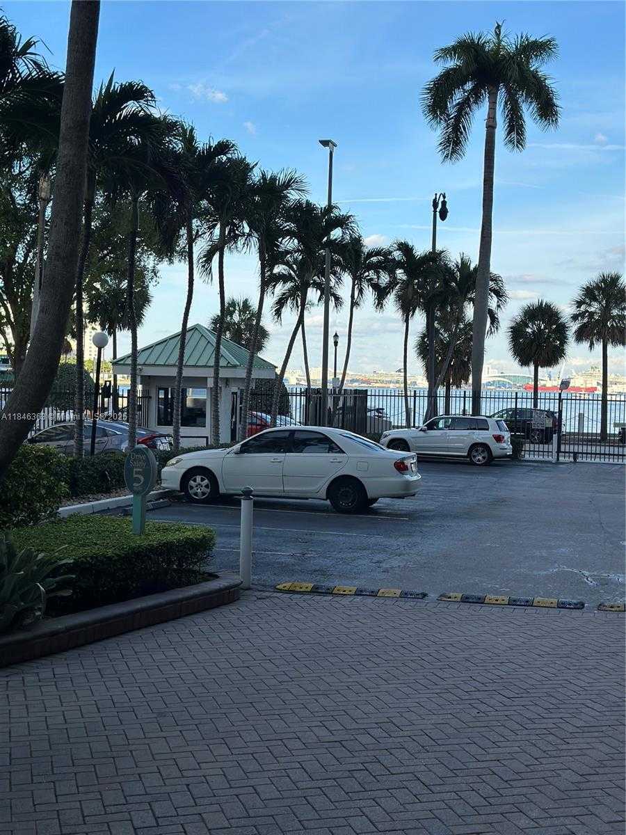 Small Image of 1408 BRICKELL BAY DR #706, Miami Number 20