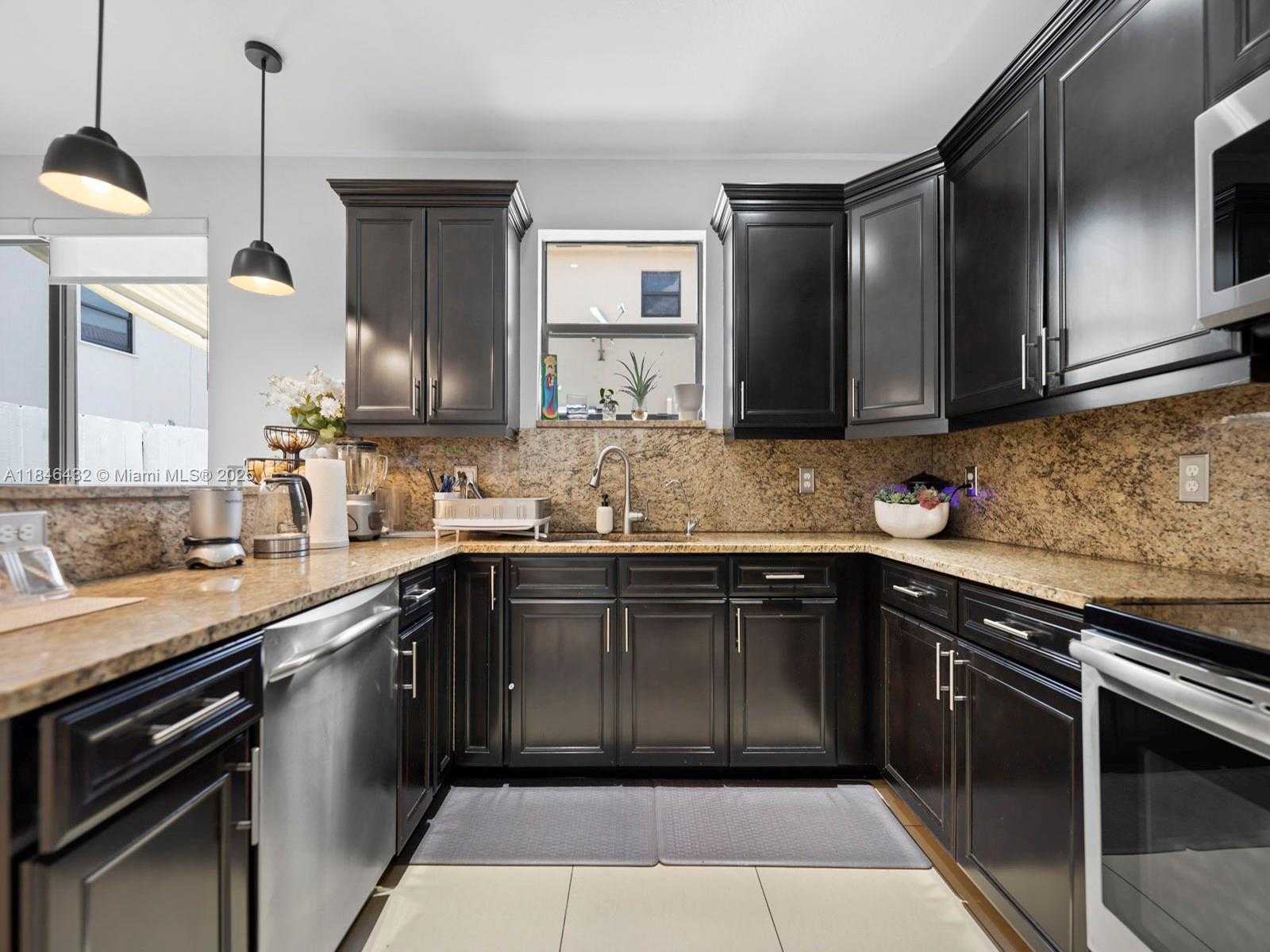 Small Image of 8781 NORTH WEST 98TH CT, Doral Number 11
